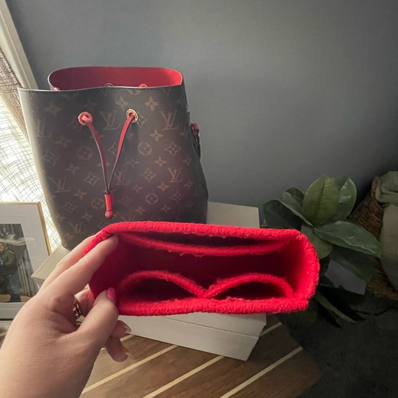 💯 authentic Louis Vuitton NeoNoe SOLD - Picture 6 of 7